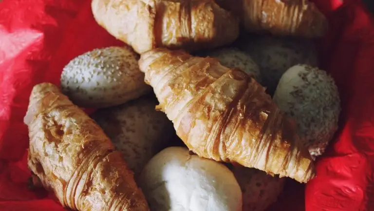 French_cuisine_How-to-make-Croissants